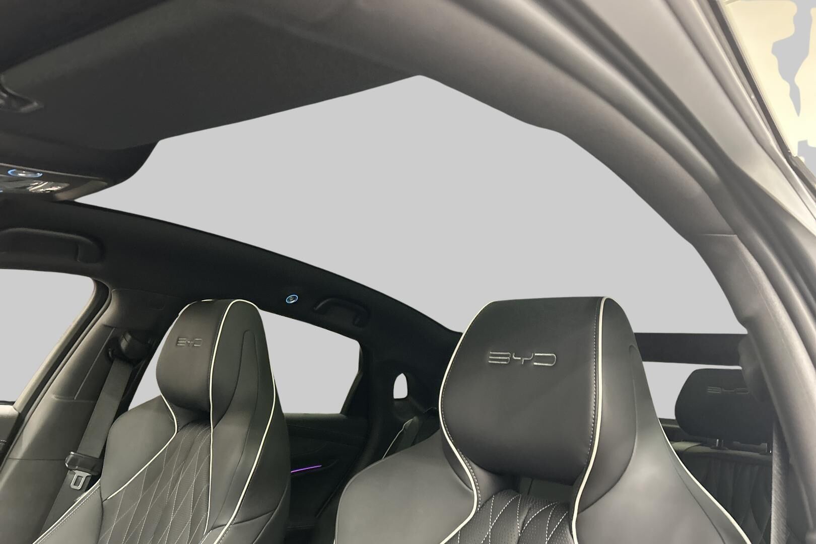 BYD Seal iso kuva 25