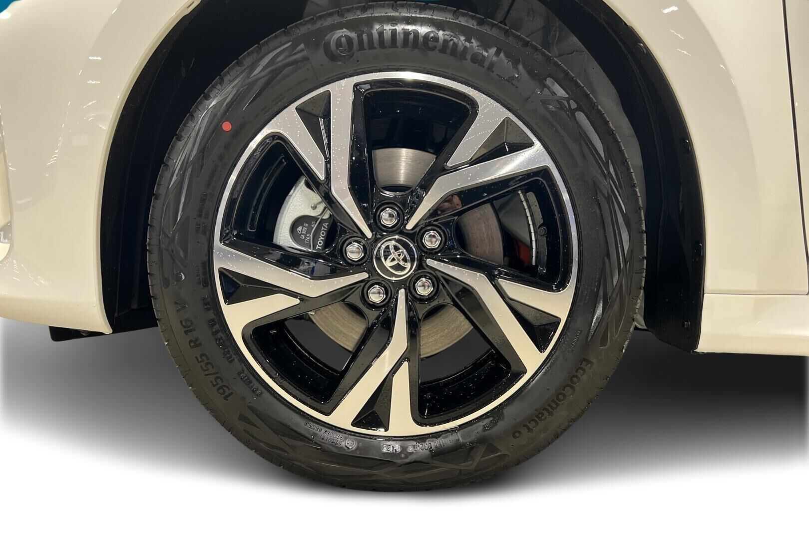 TOYOTA YARIS iso kuva 12