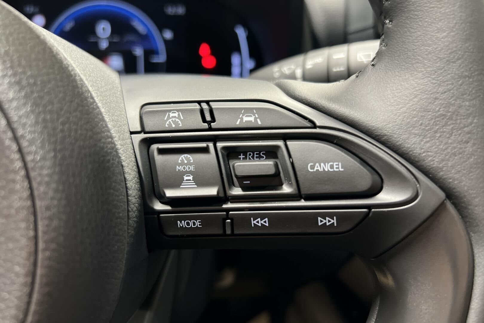 TOYOTA YARIS iso kuva 16