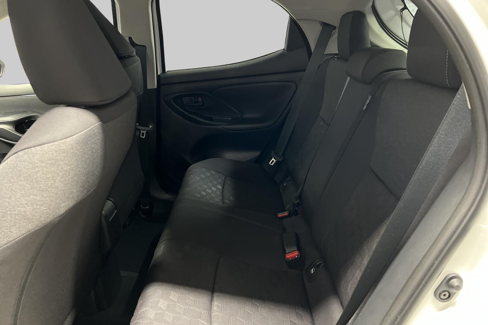 TOYOTA YARIS iso kuva 9