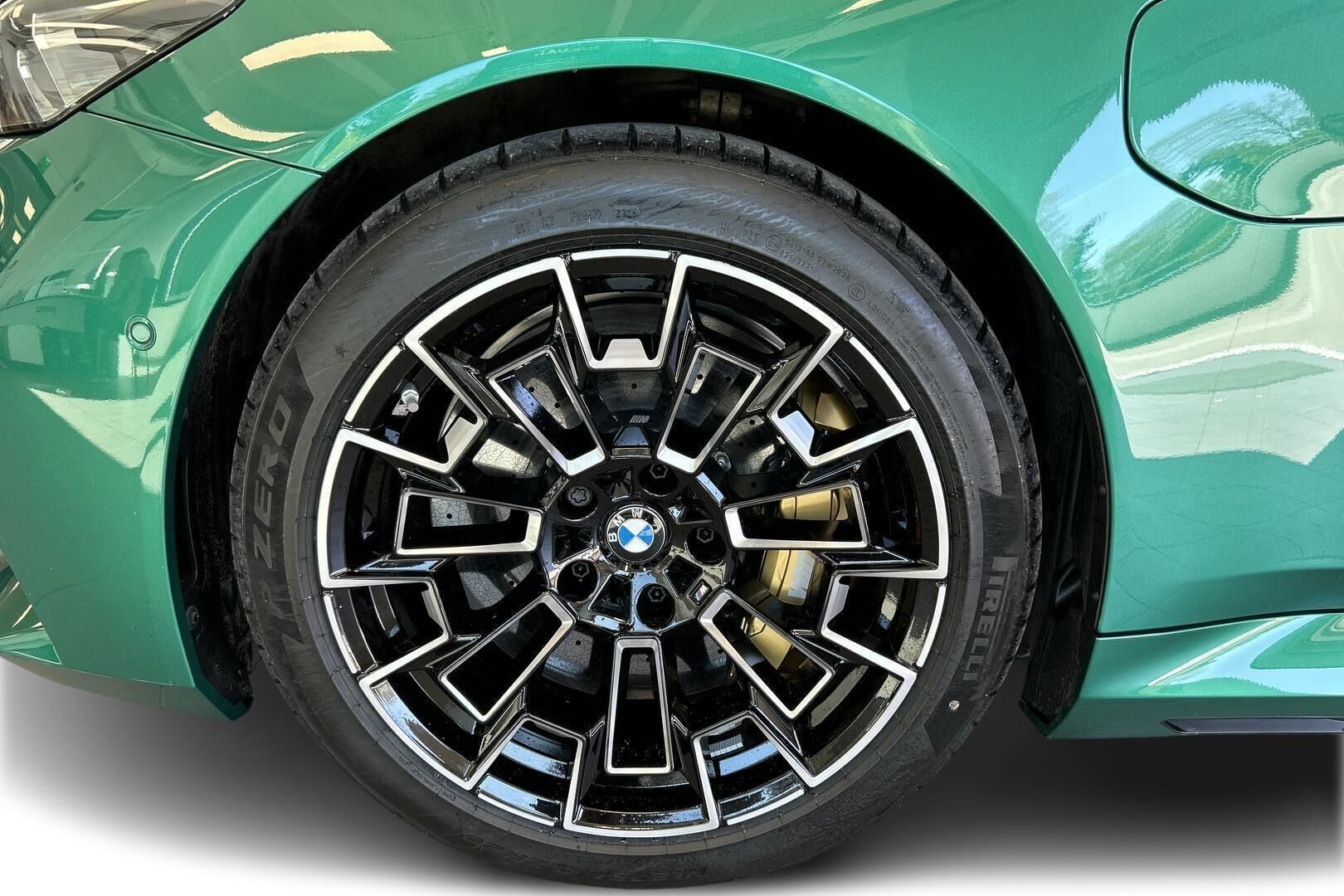 BMW M5 iso kuva 6
