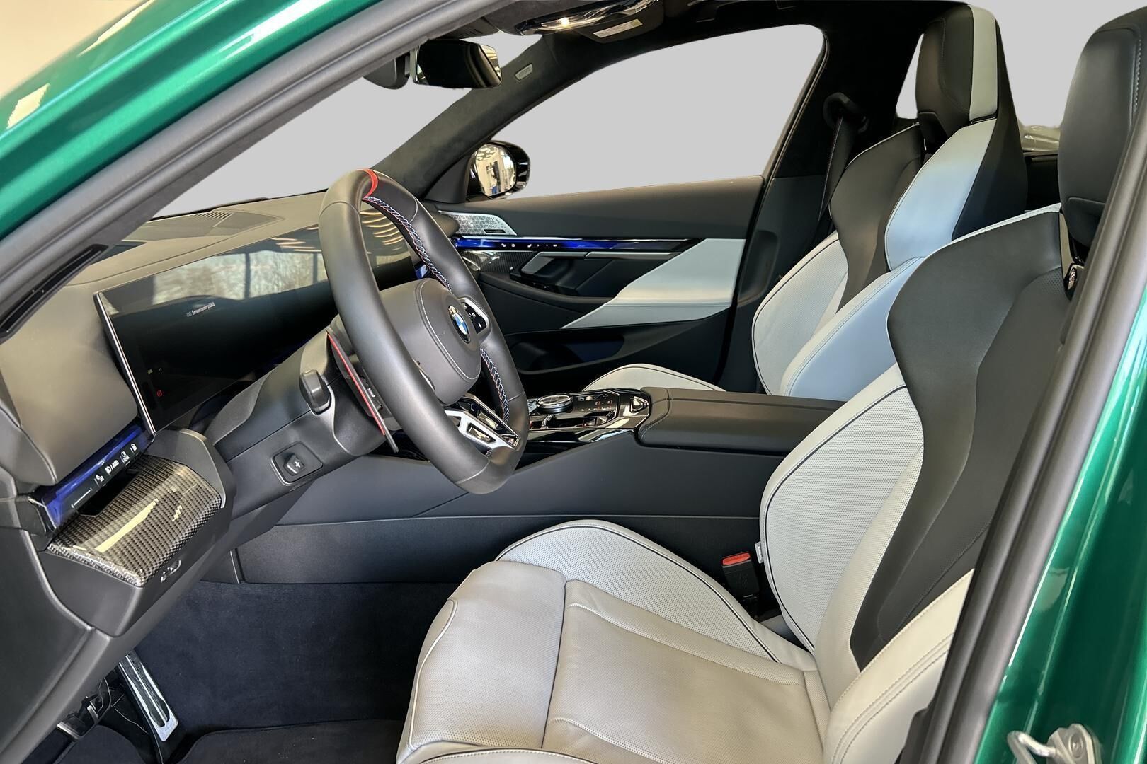 BMW M5 iso kuva 14