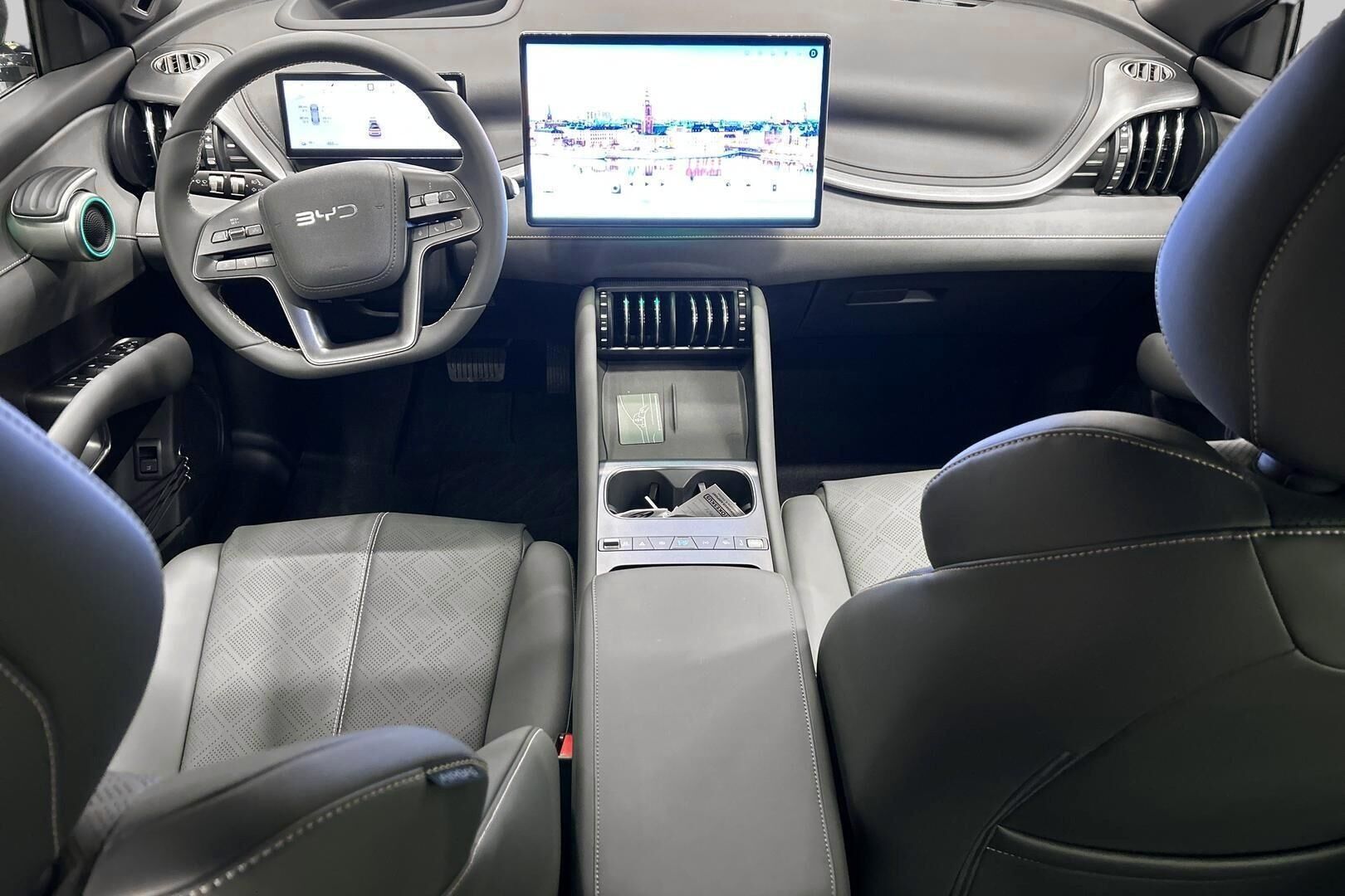 BYD Atto 3 iso kuva 10