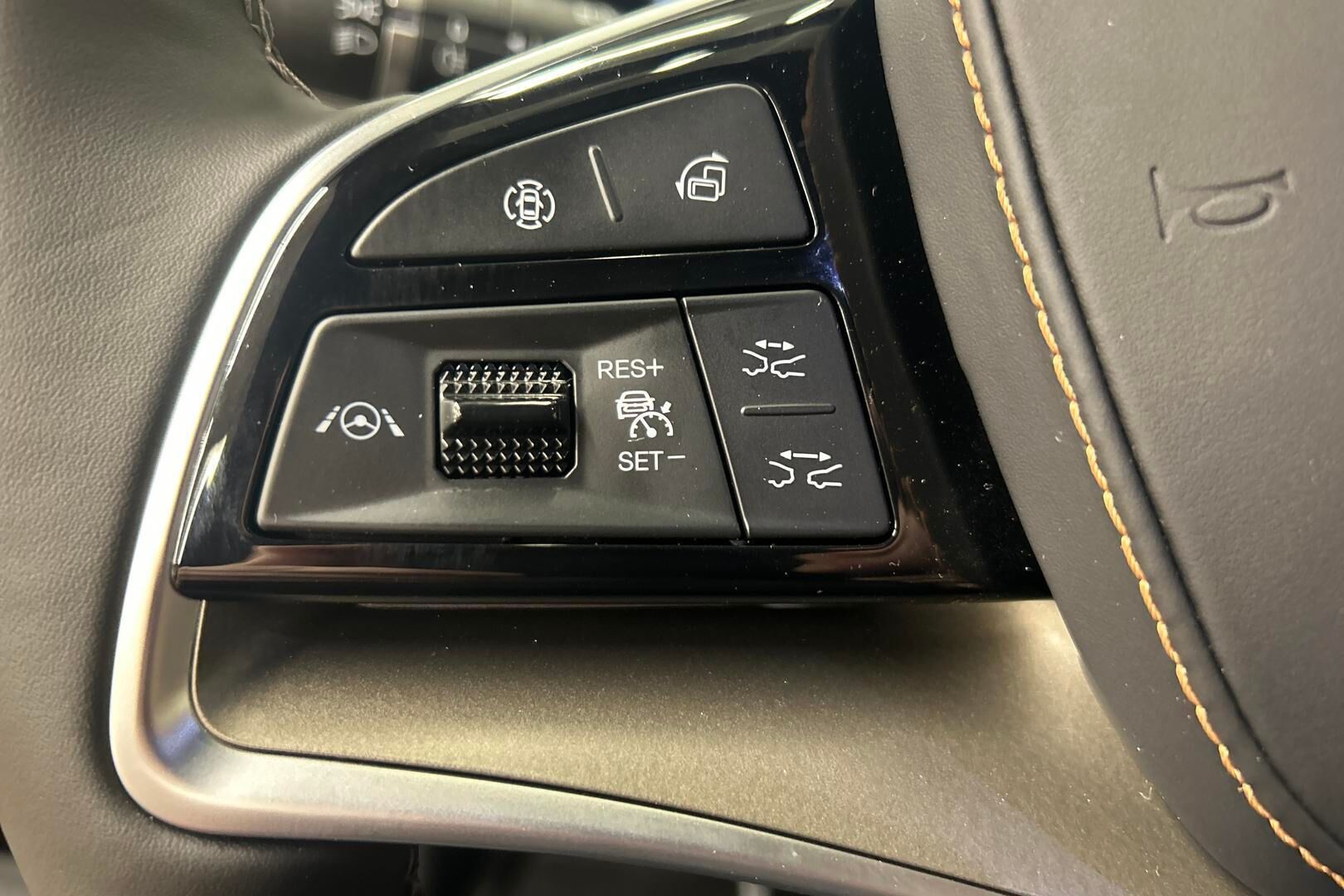BYD Tang iso kuva 16