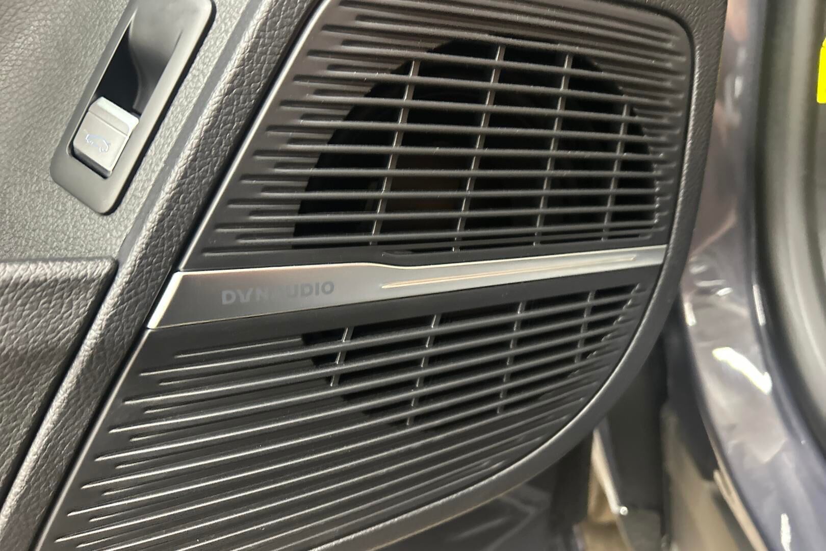 BYD Tang iso kuva 25