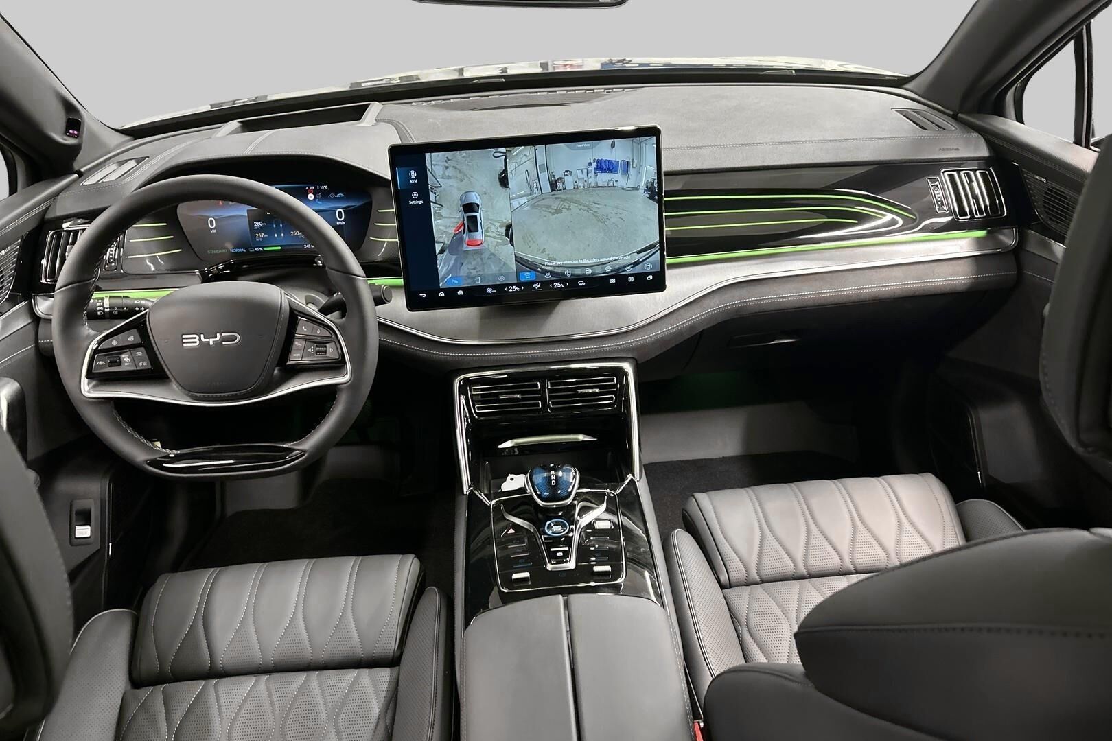 BYD Tang iso kuva 10