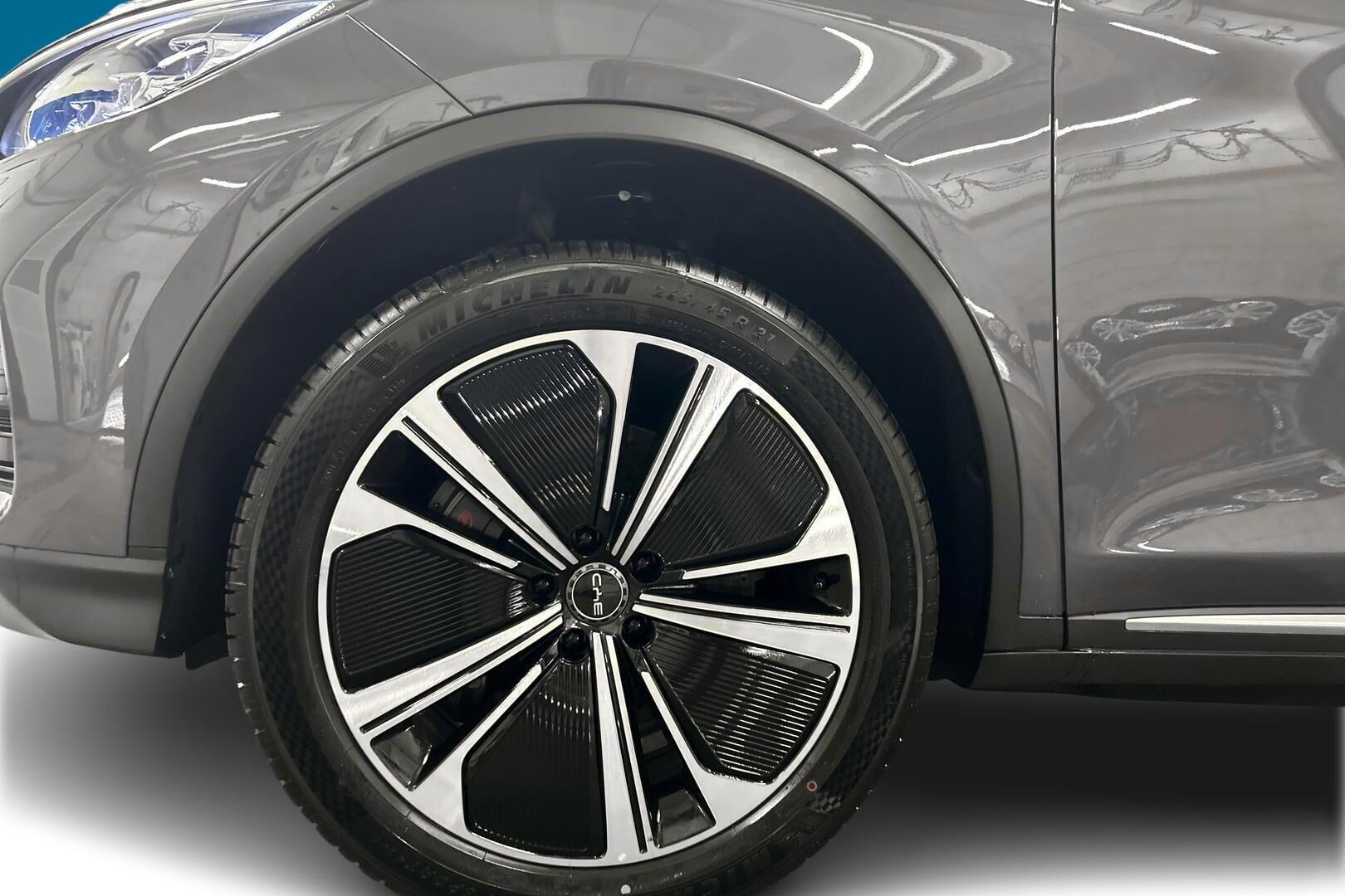 BYD Tang iso kuva 12