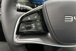 BYD Tang esikatselu 16