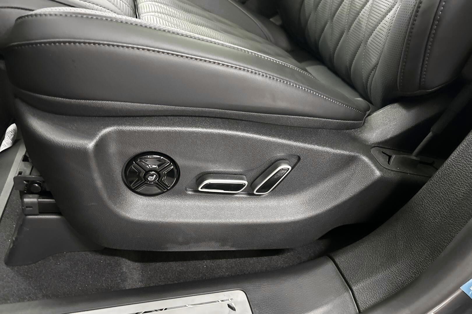 BYD Tang iso kuva 20