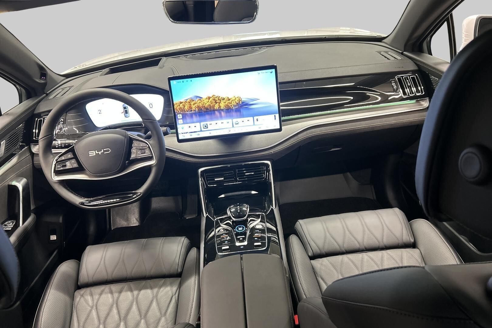 BYD Tang iso kuva 21