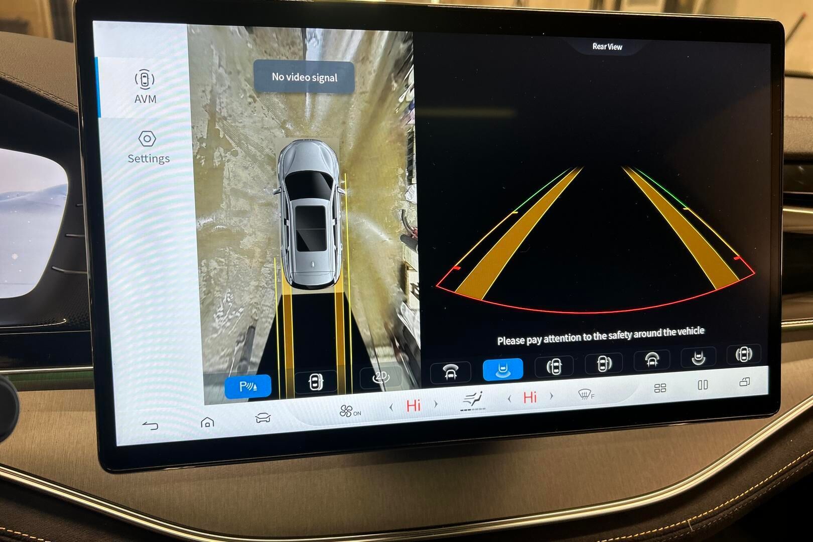 BYD Tang iso kuva 13