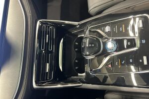 BYD Tang esikatselu 14