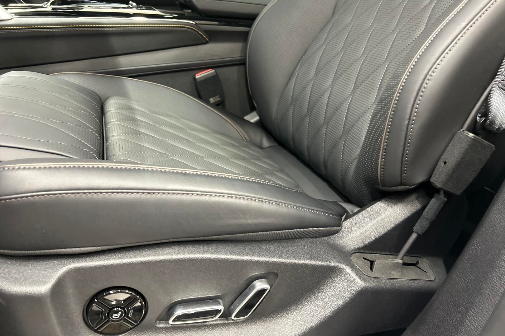 BYD Tang iso kuva 16