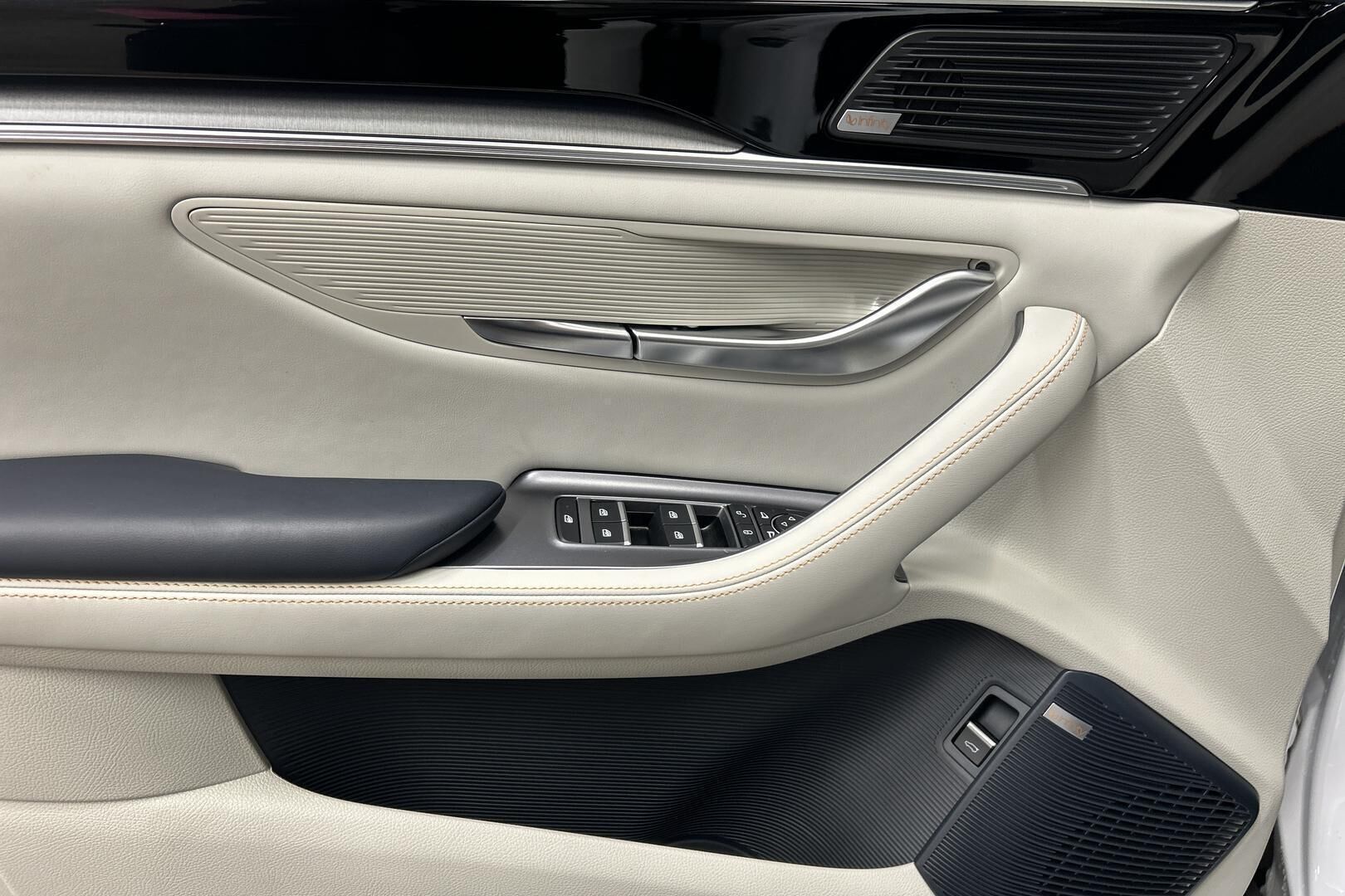 BYD Seal U iso kuva 13