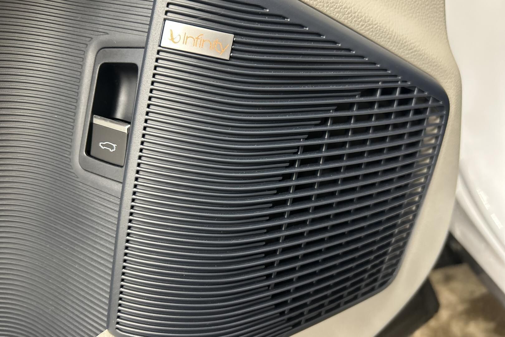 BYD Seal U iso kuva 25
