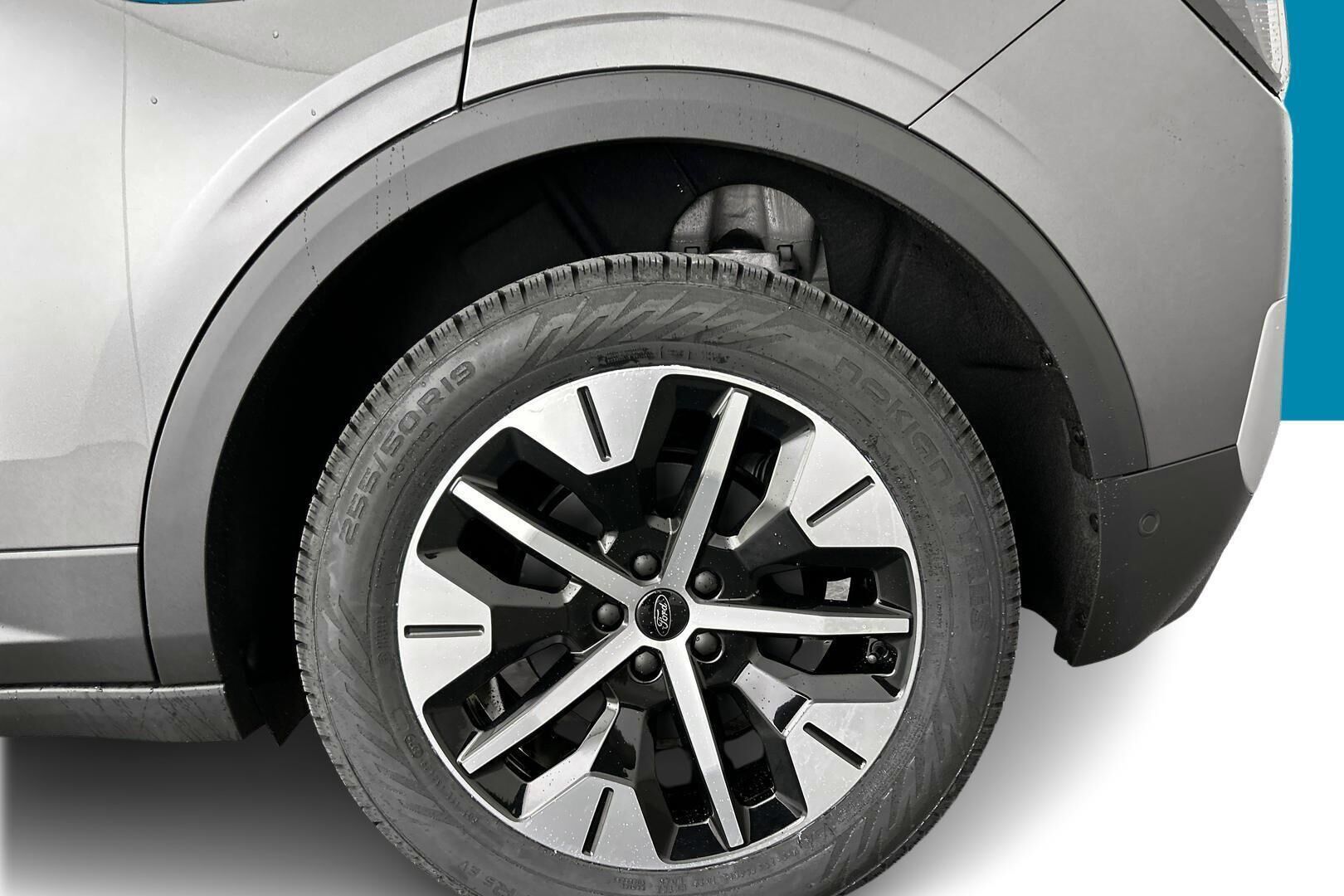 Ford Explorer iso kuva 12