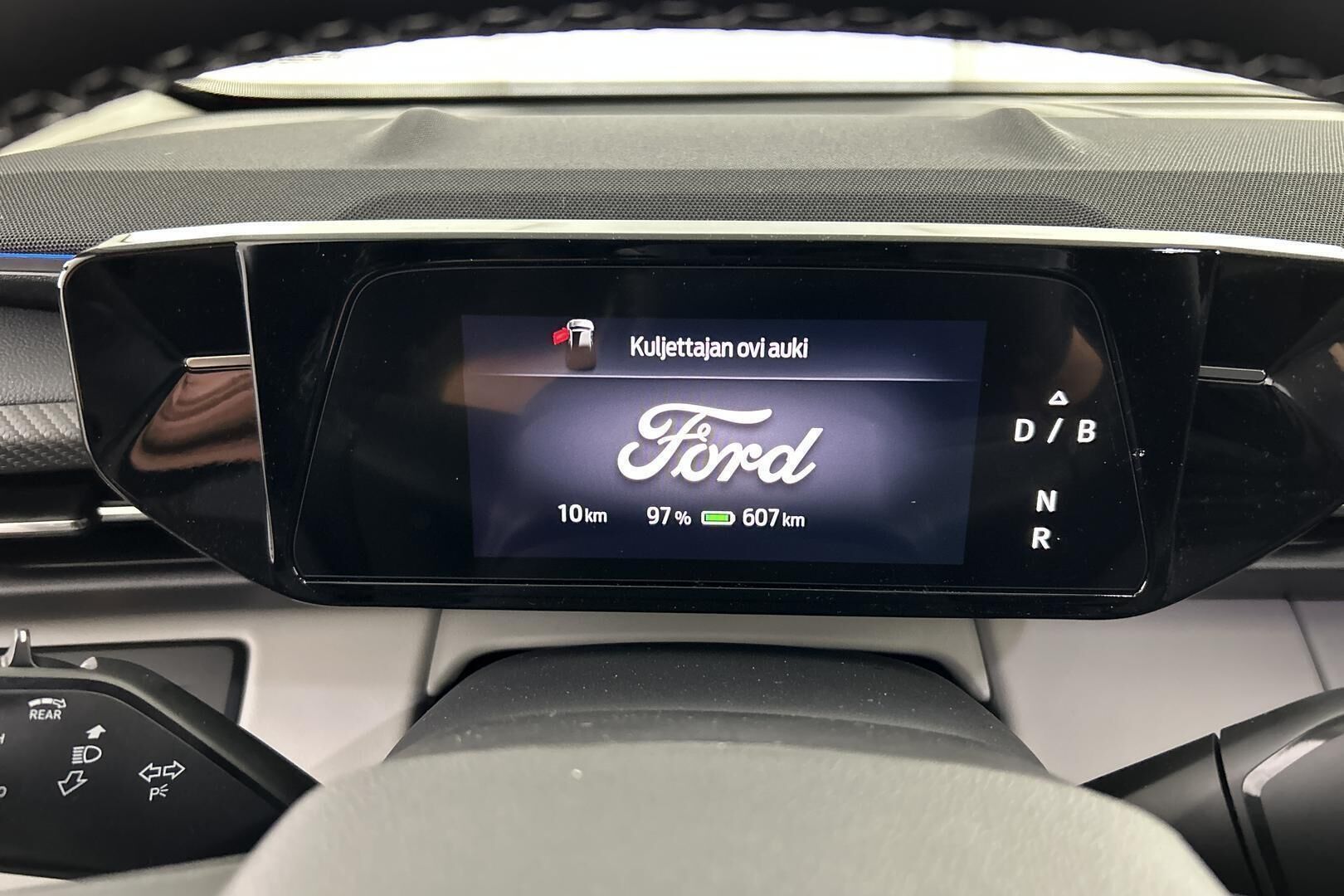 Ford Explorer iso kuva 15