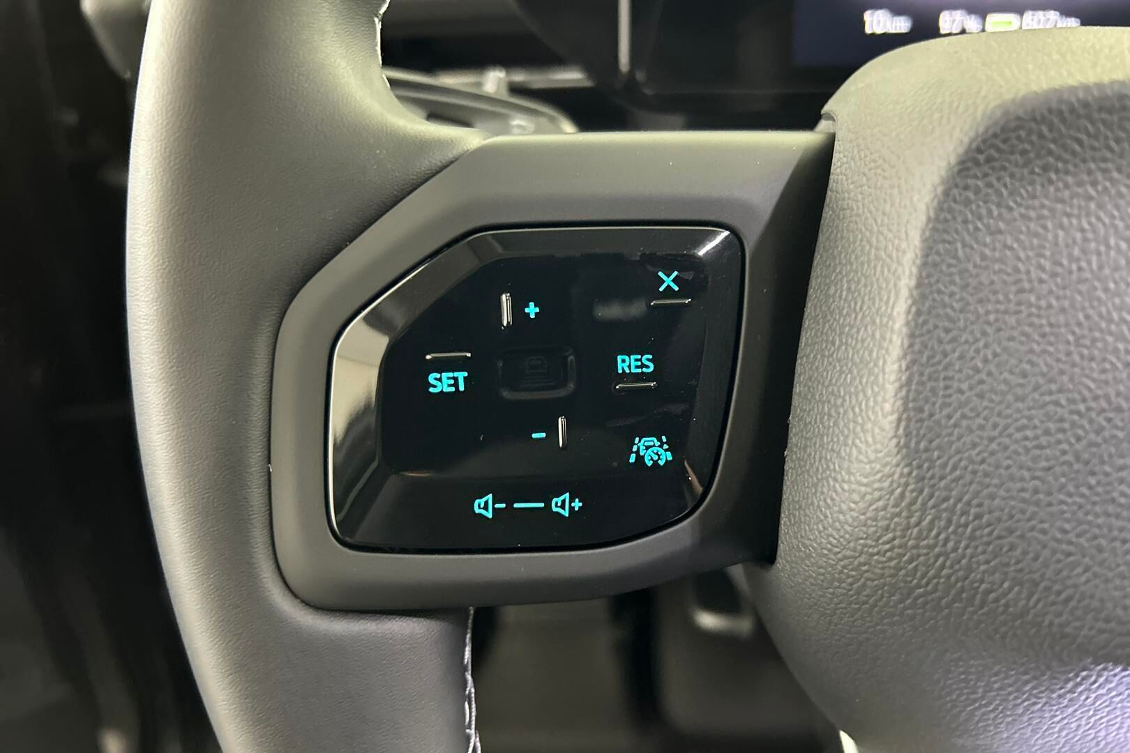 Ford Explorer iso kuva 22