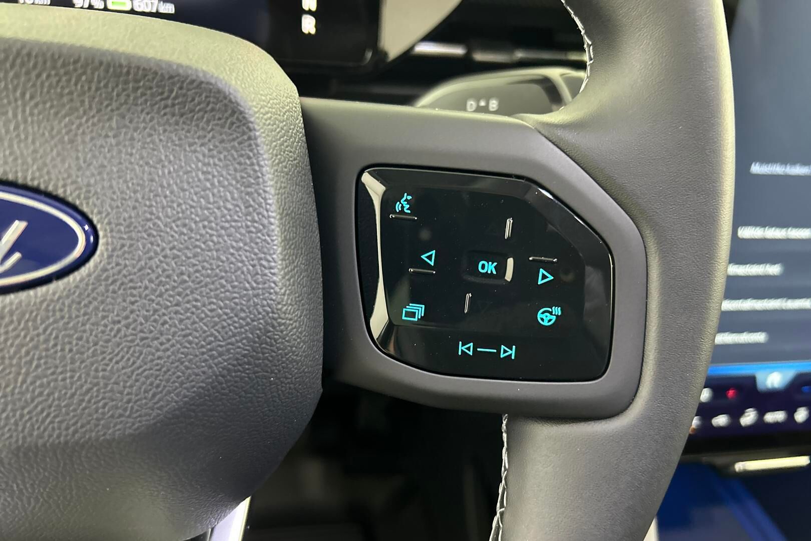 Ford Explorer iso kuva 23