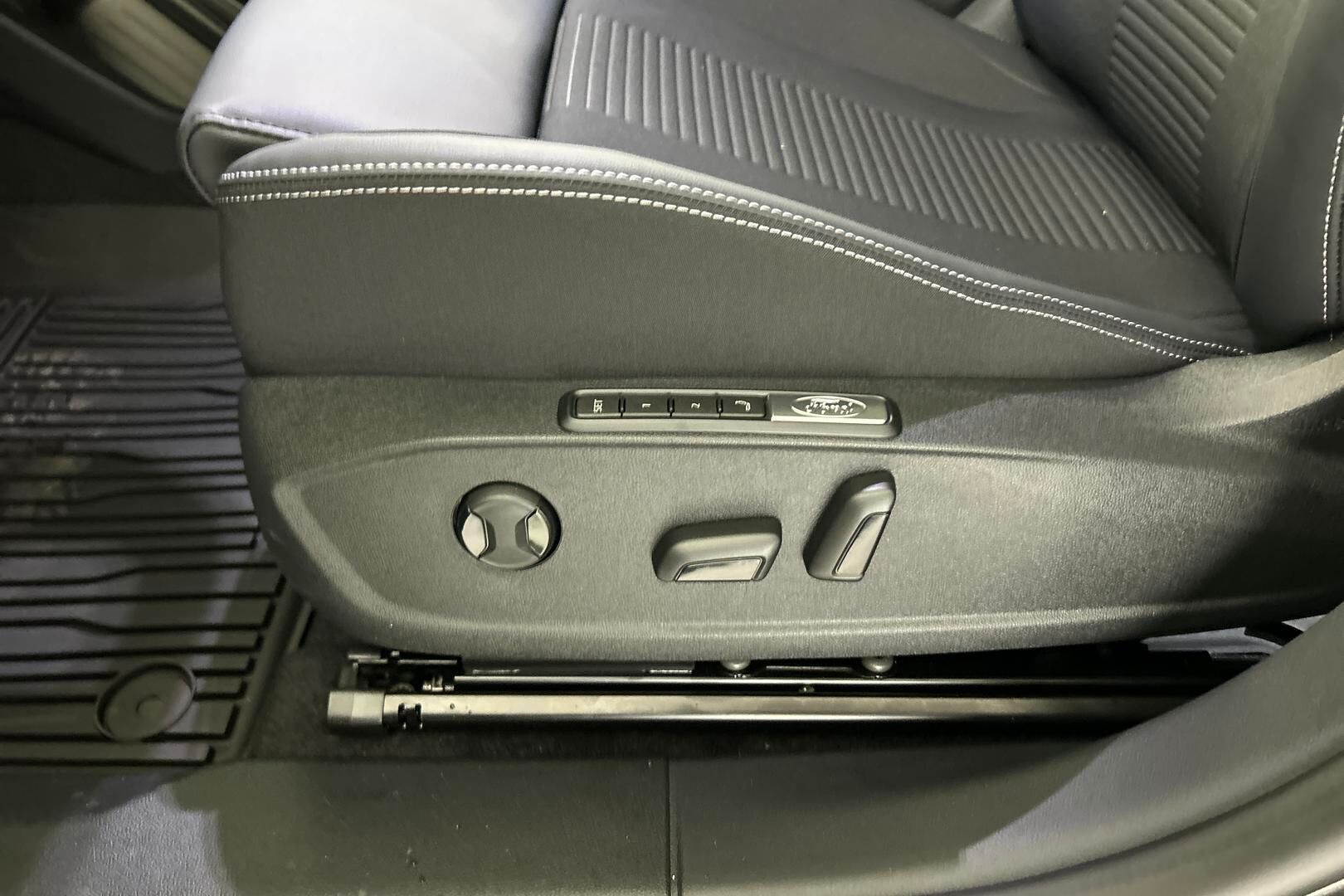 Ford Explorer iso kuva 27