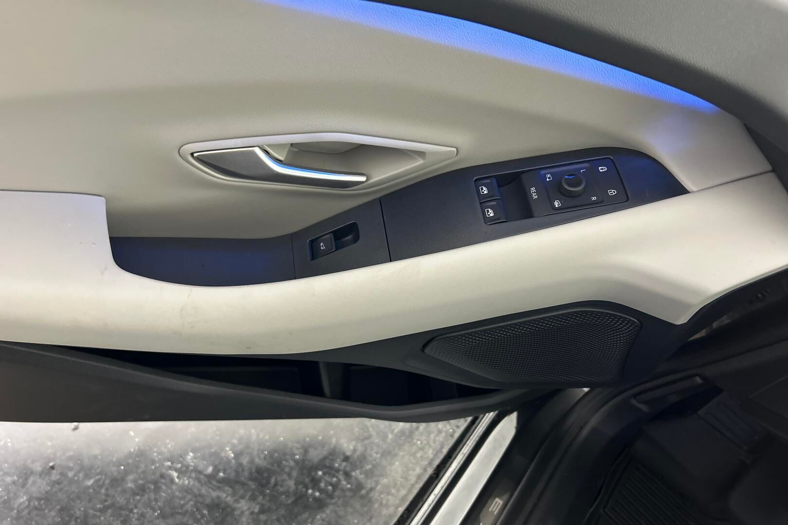 Ford Explorer iso kuva 28