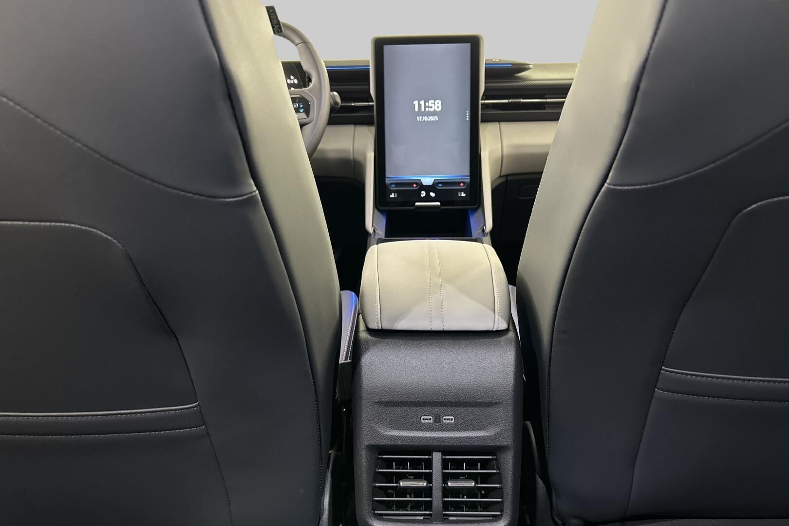 Ford Explorer iso kuva 31