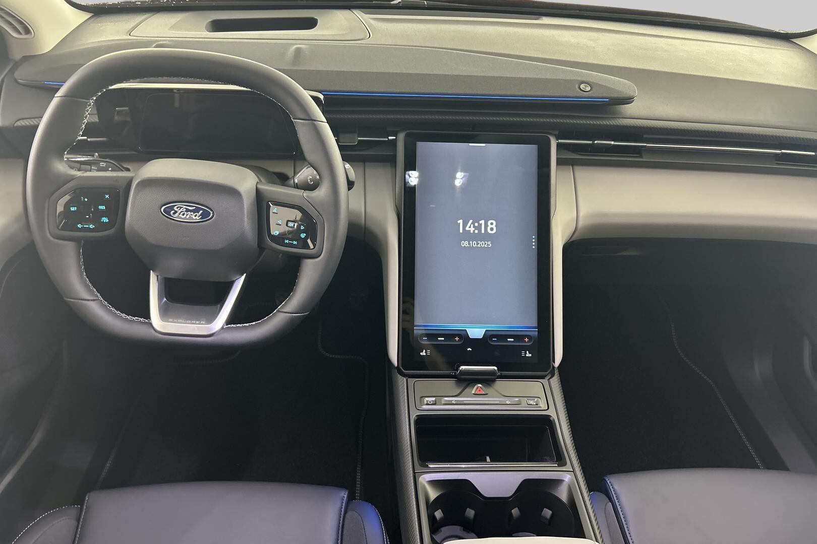 Ford Explorer iso kuva 14