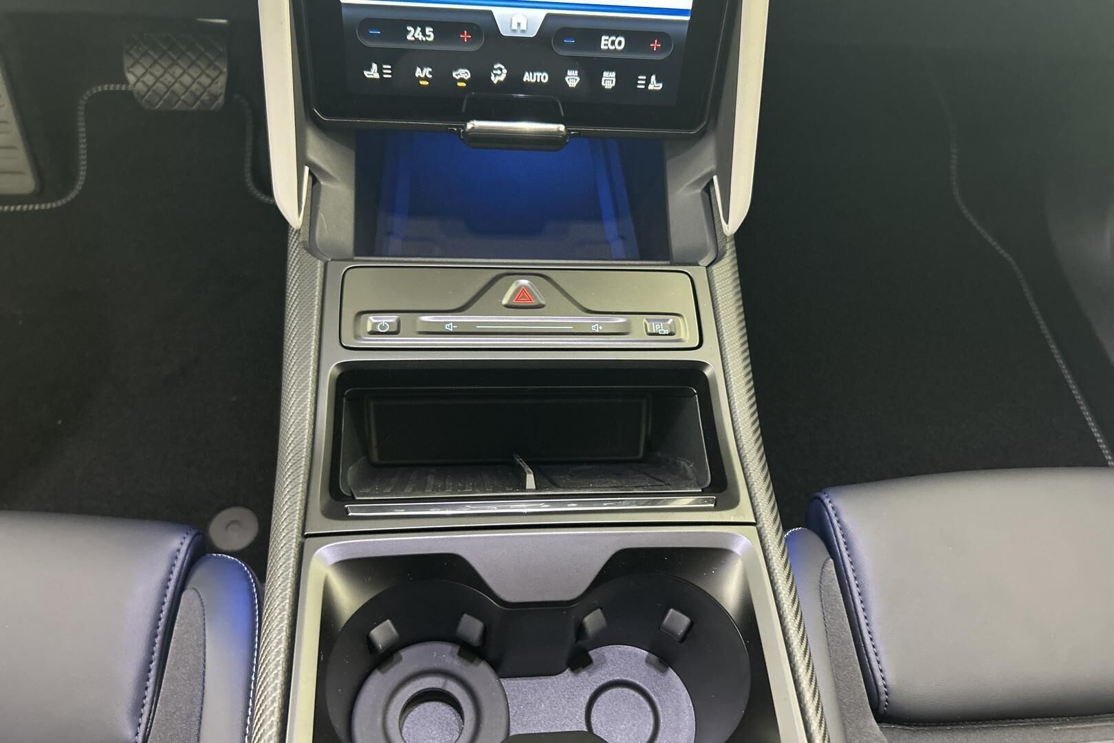 Ford Explorer iso kuva 24