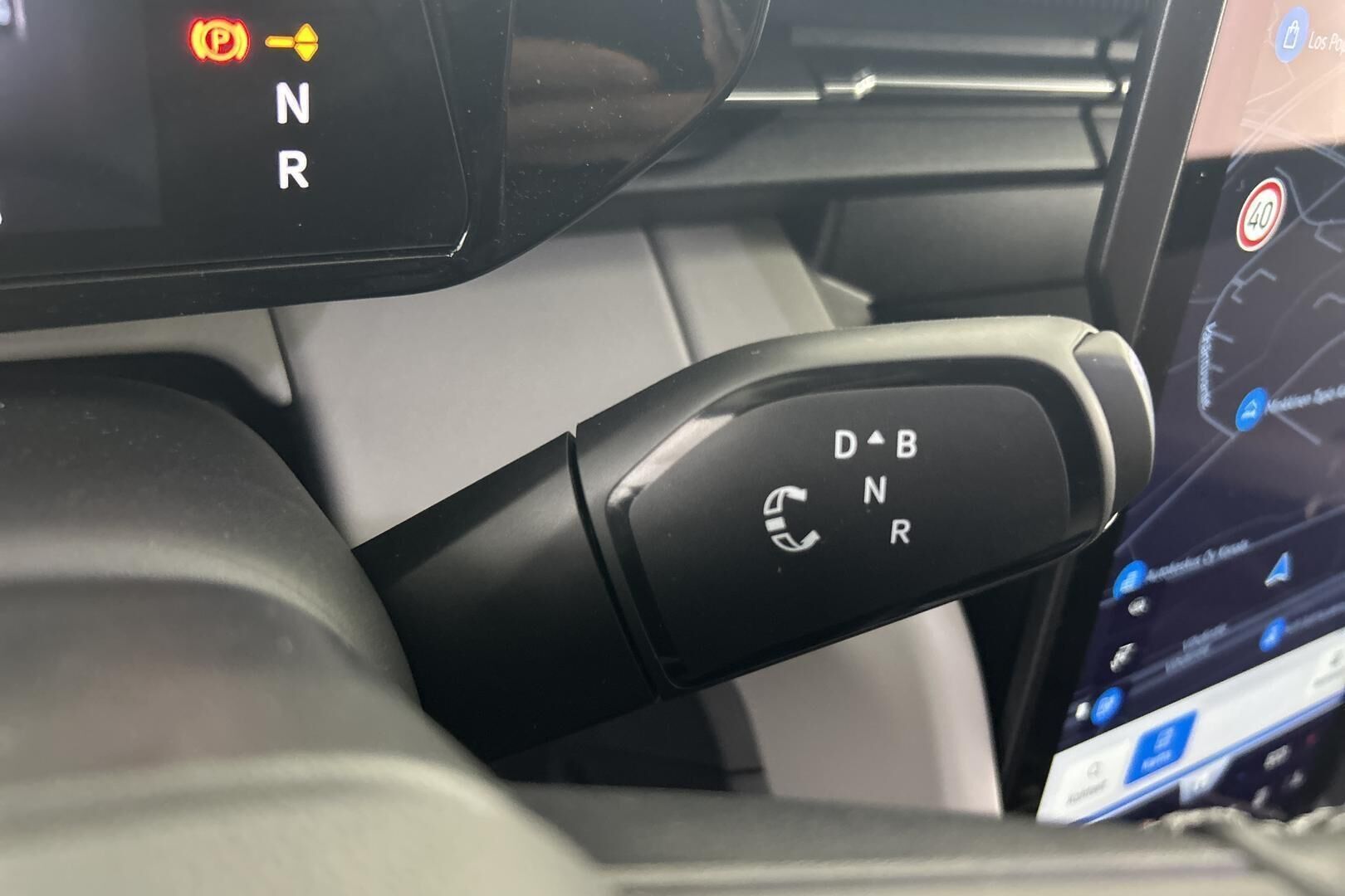 Ford Explorer iso kuva 29