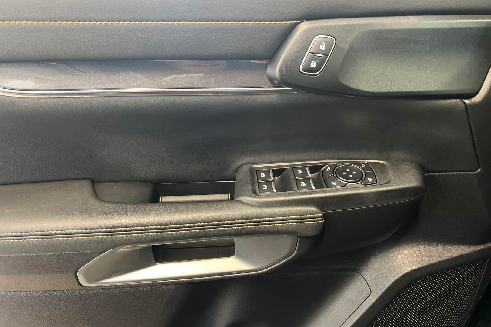 Ford Ranger iso kuva 19