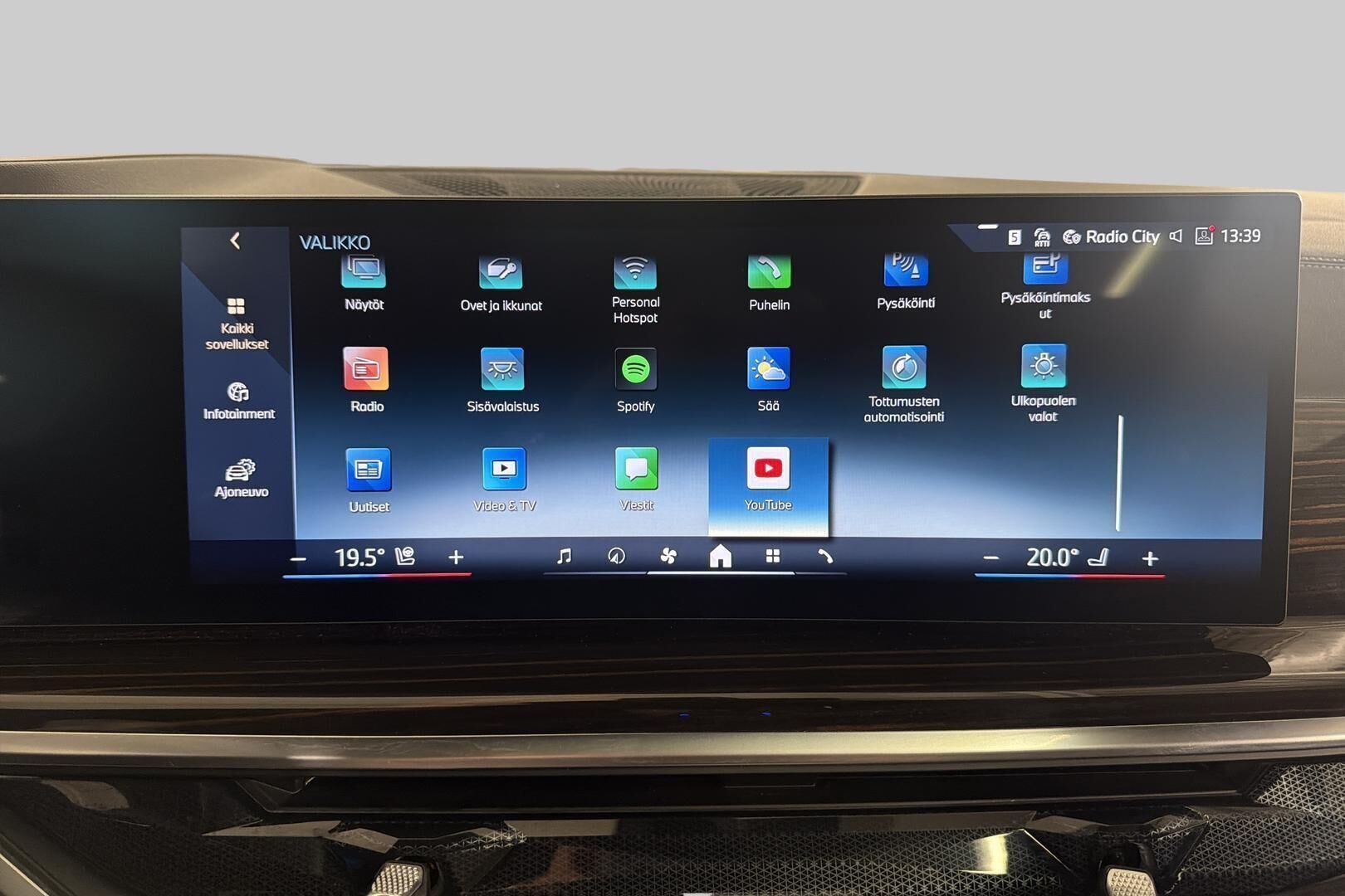BMW X5 iso kuva 32