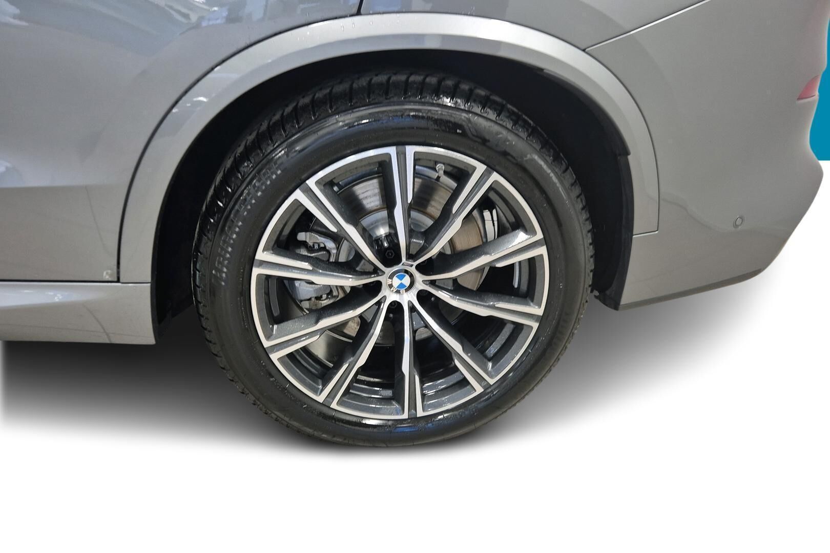 BMW X5 iso kuva 12