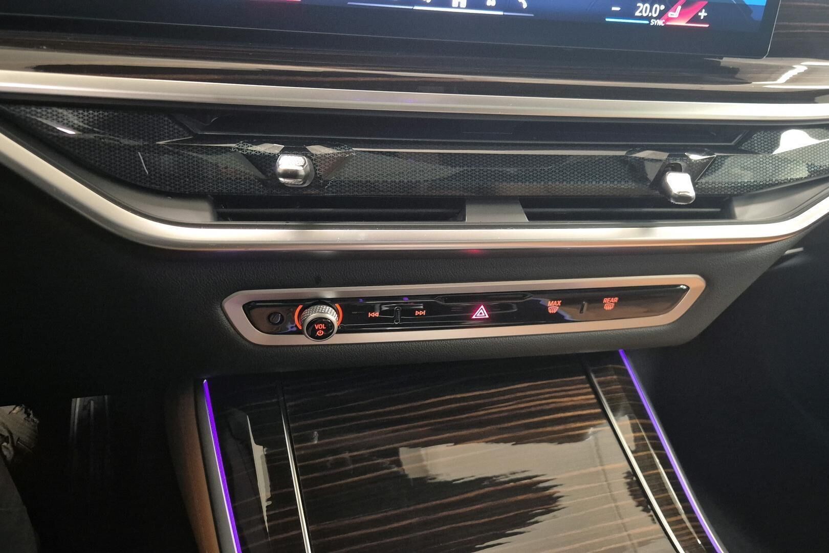 BMW X5 iso kuva 15