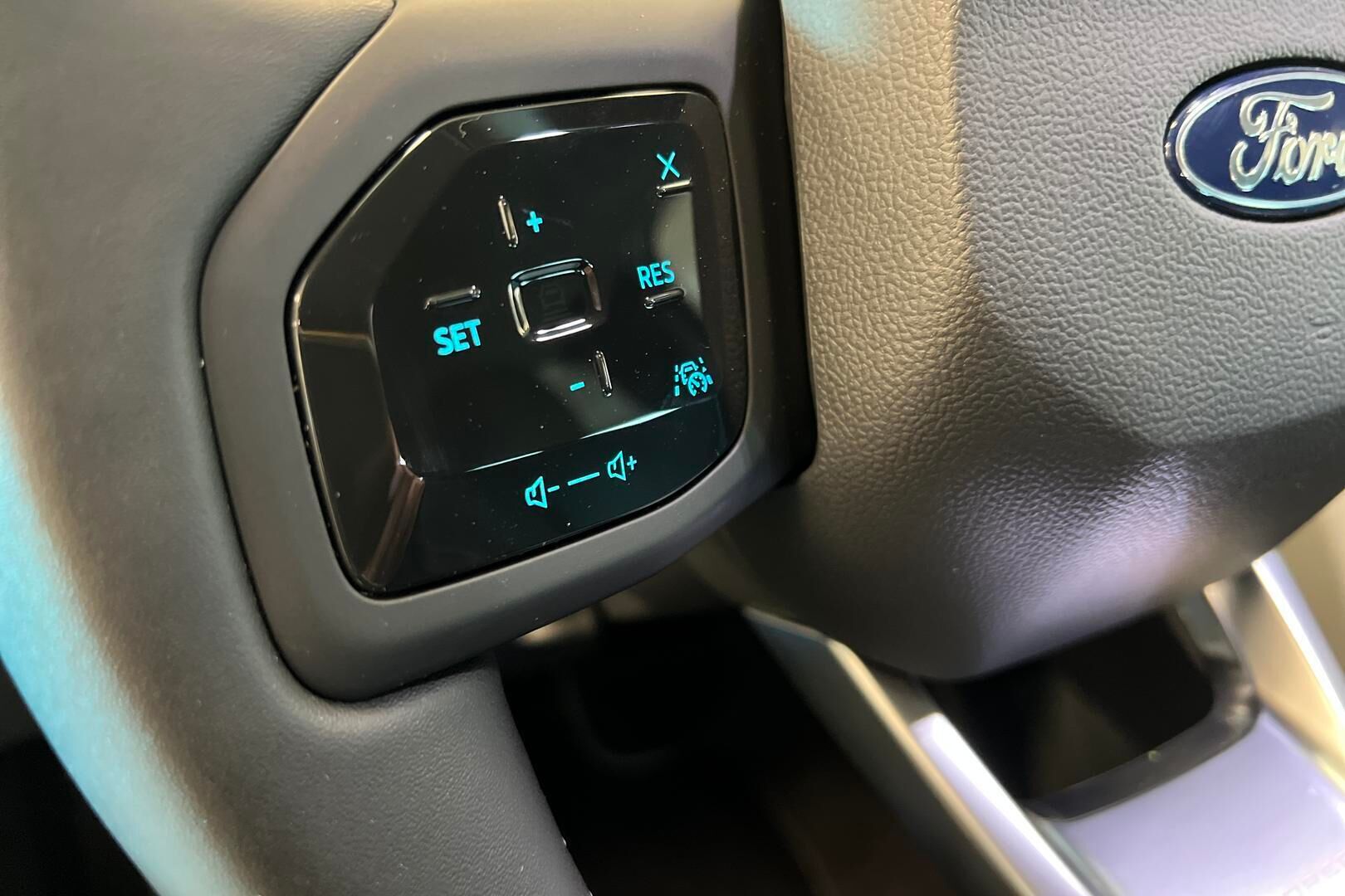Ford Explorer iso kuva 17