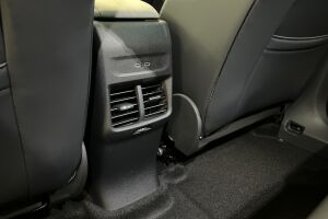 Ford Explorer esikatselu 19