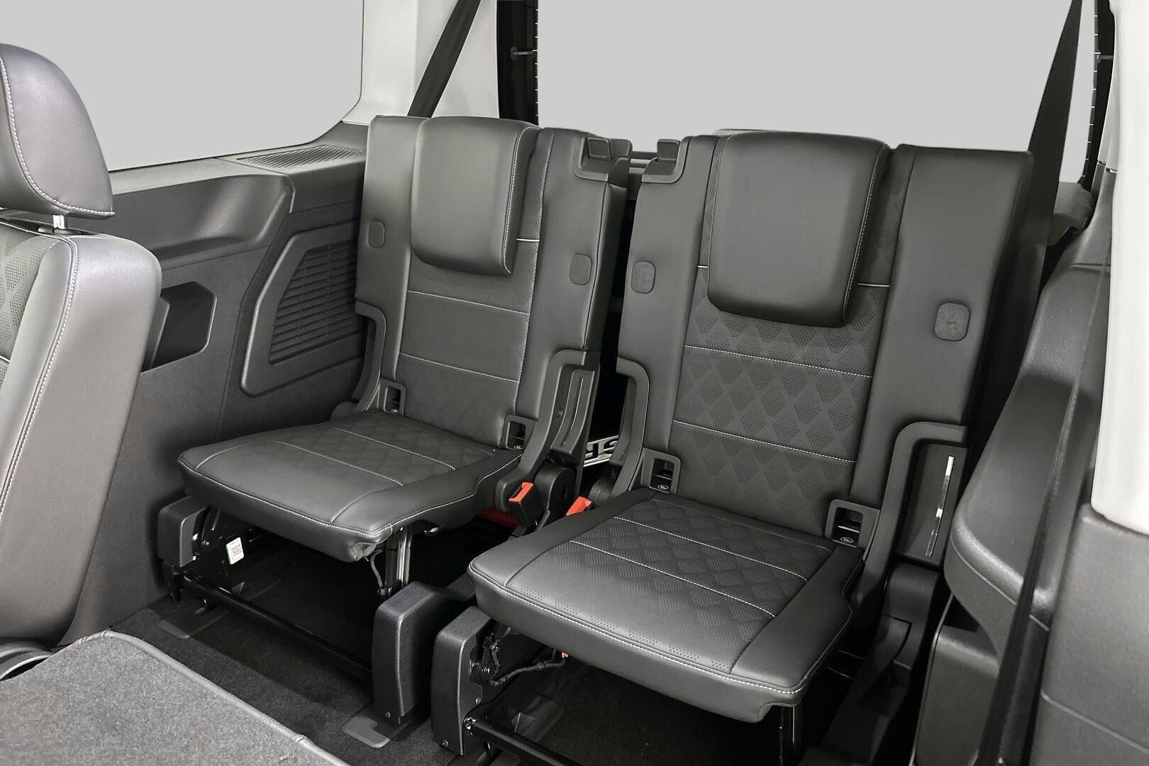 Ford Grand Tourneo Connect iso kuva 13