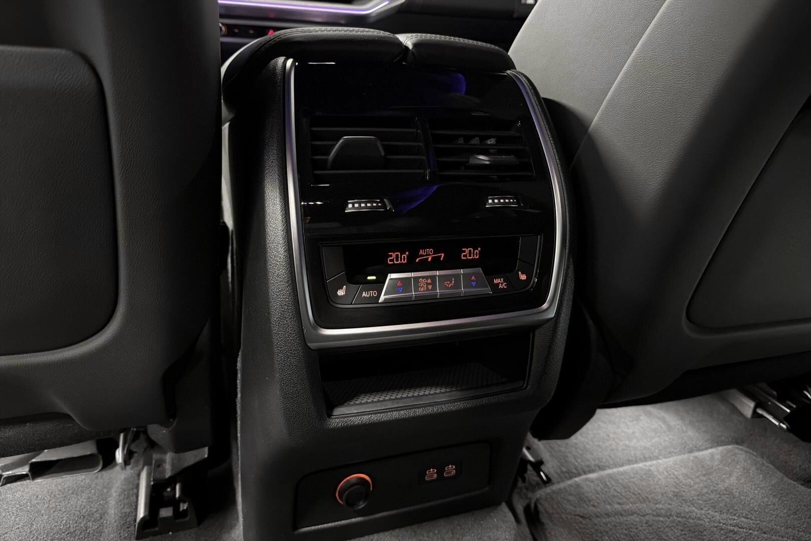 BMW XM iso kuva 12