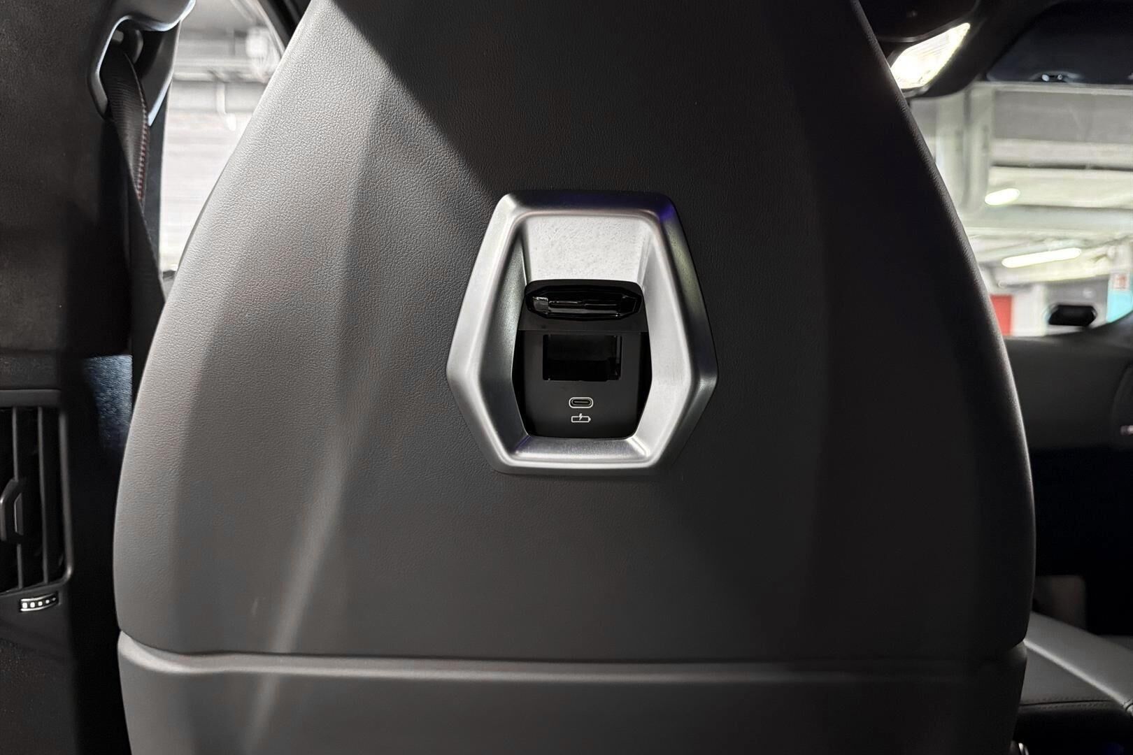 BMW XM iso kuva 13