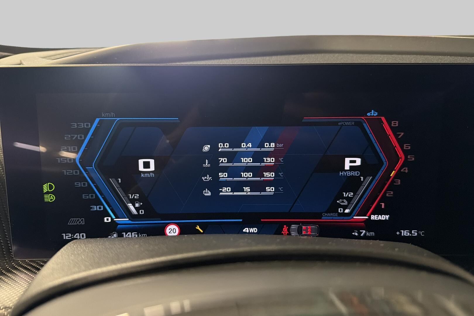 BMW XM iso kuva 18