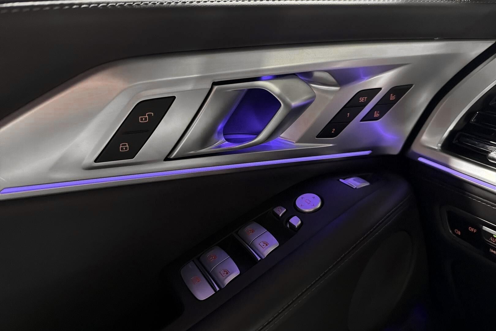 BMW XM iso kuva 20