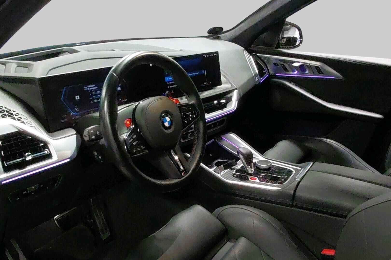 BMW XM iso kuva 3