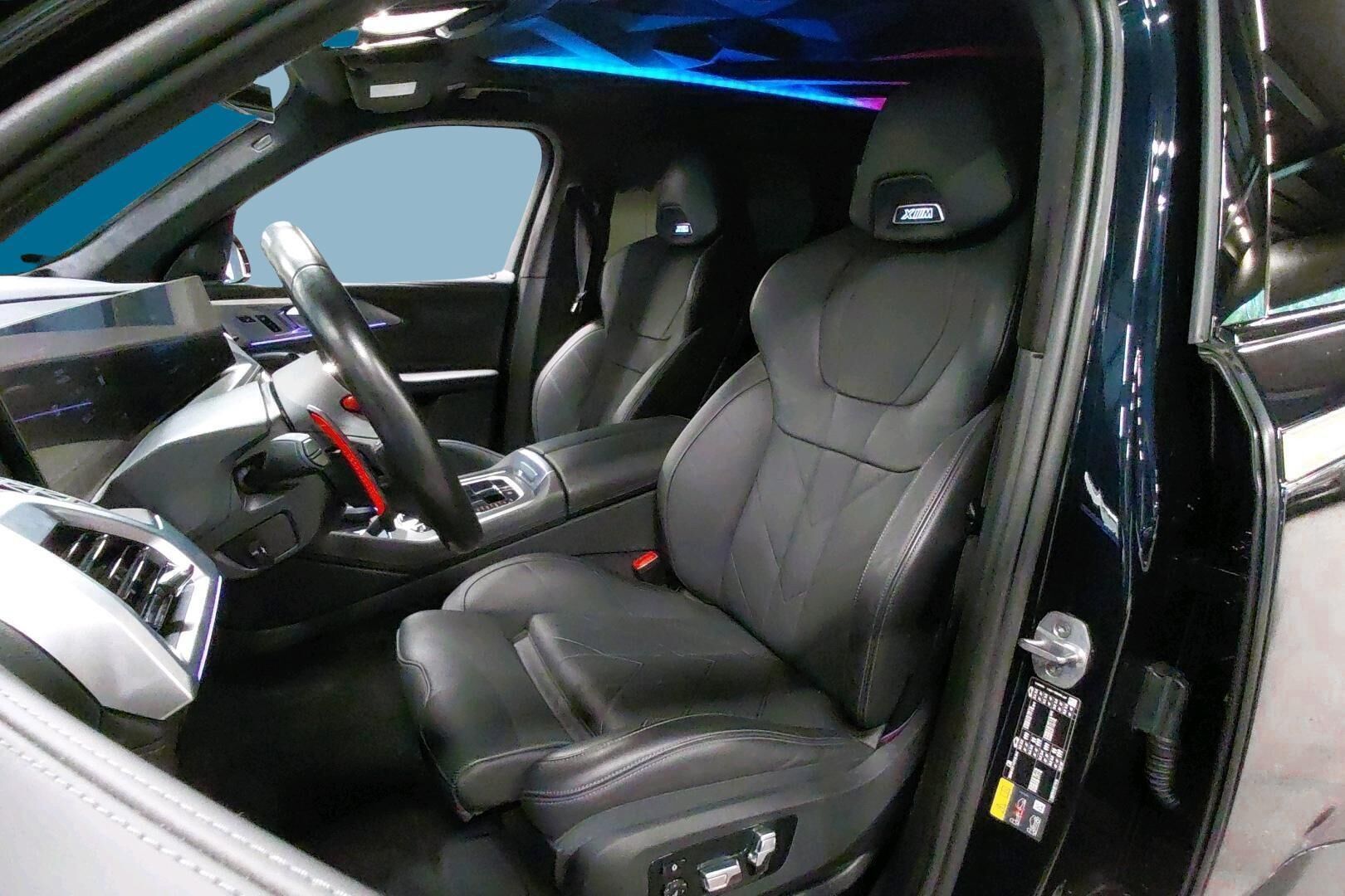 BMW XM iso kuva 4