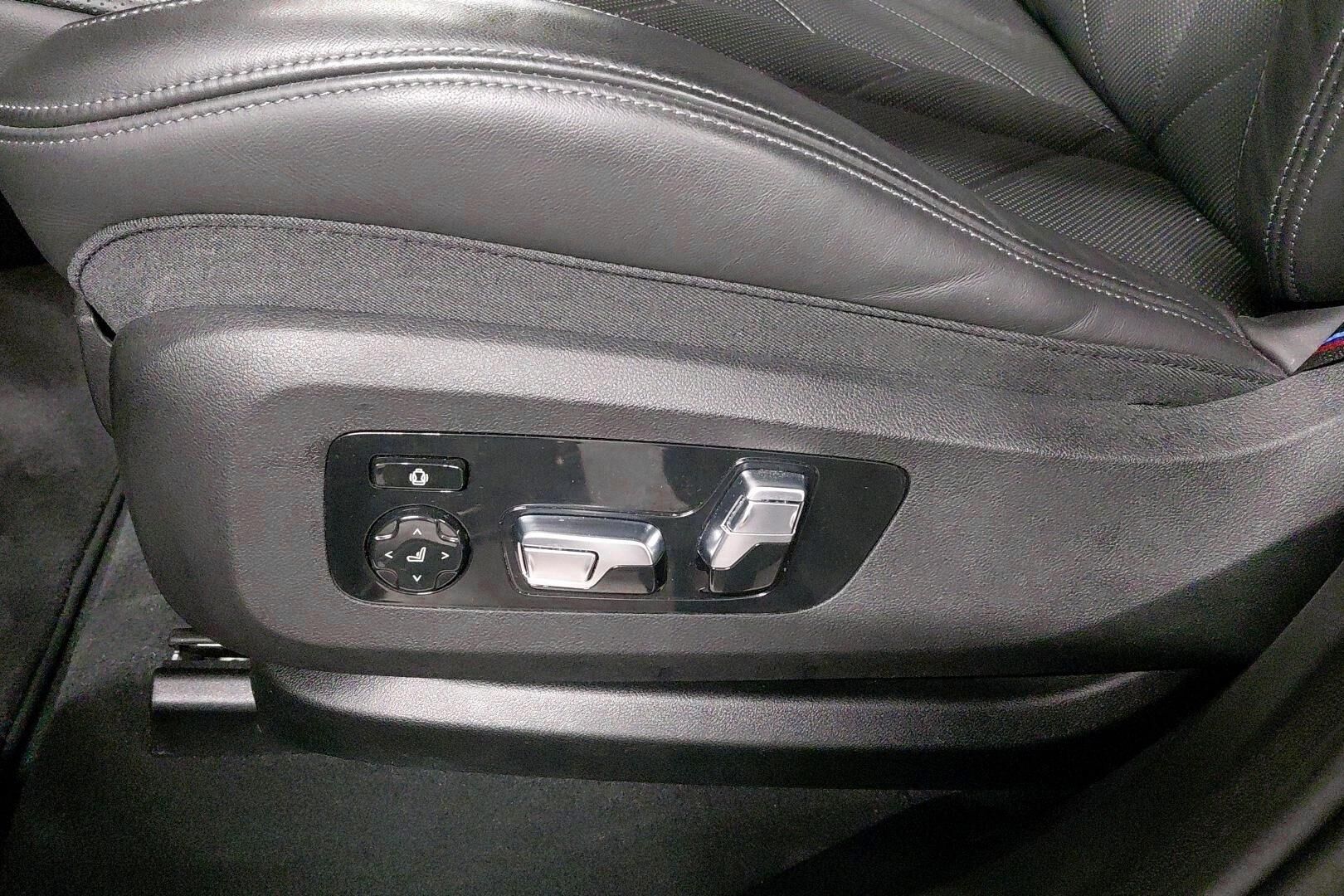BMW XM iso kuva 6