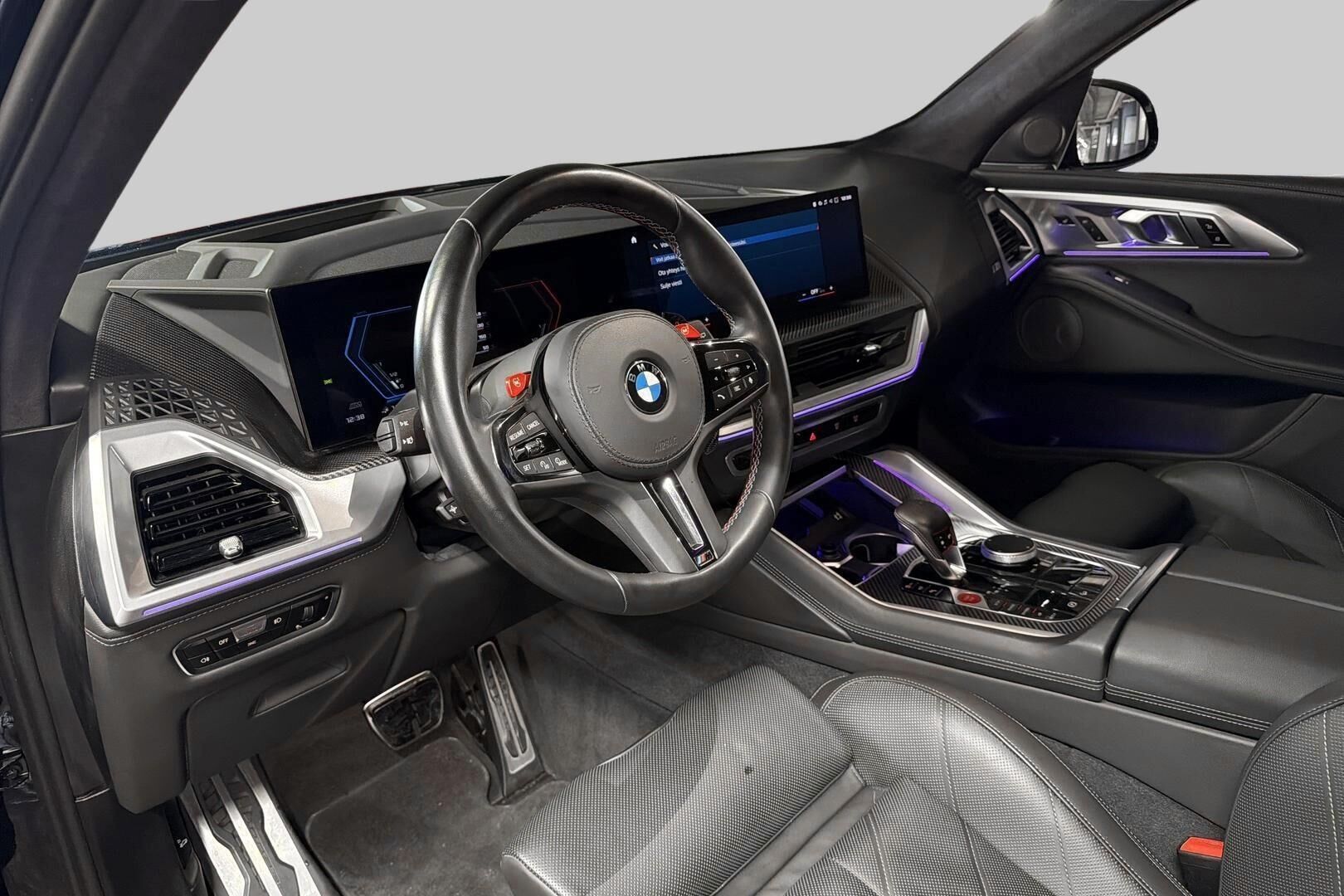 BMW XM iso kuva 7