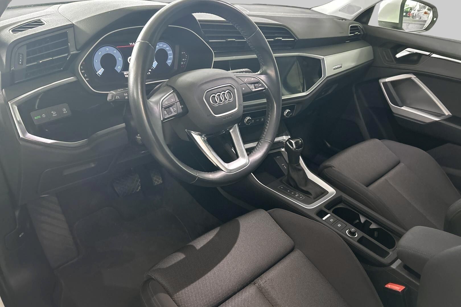Audi Q3 iso kuva 2
