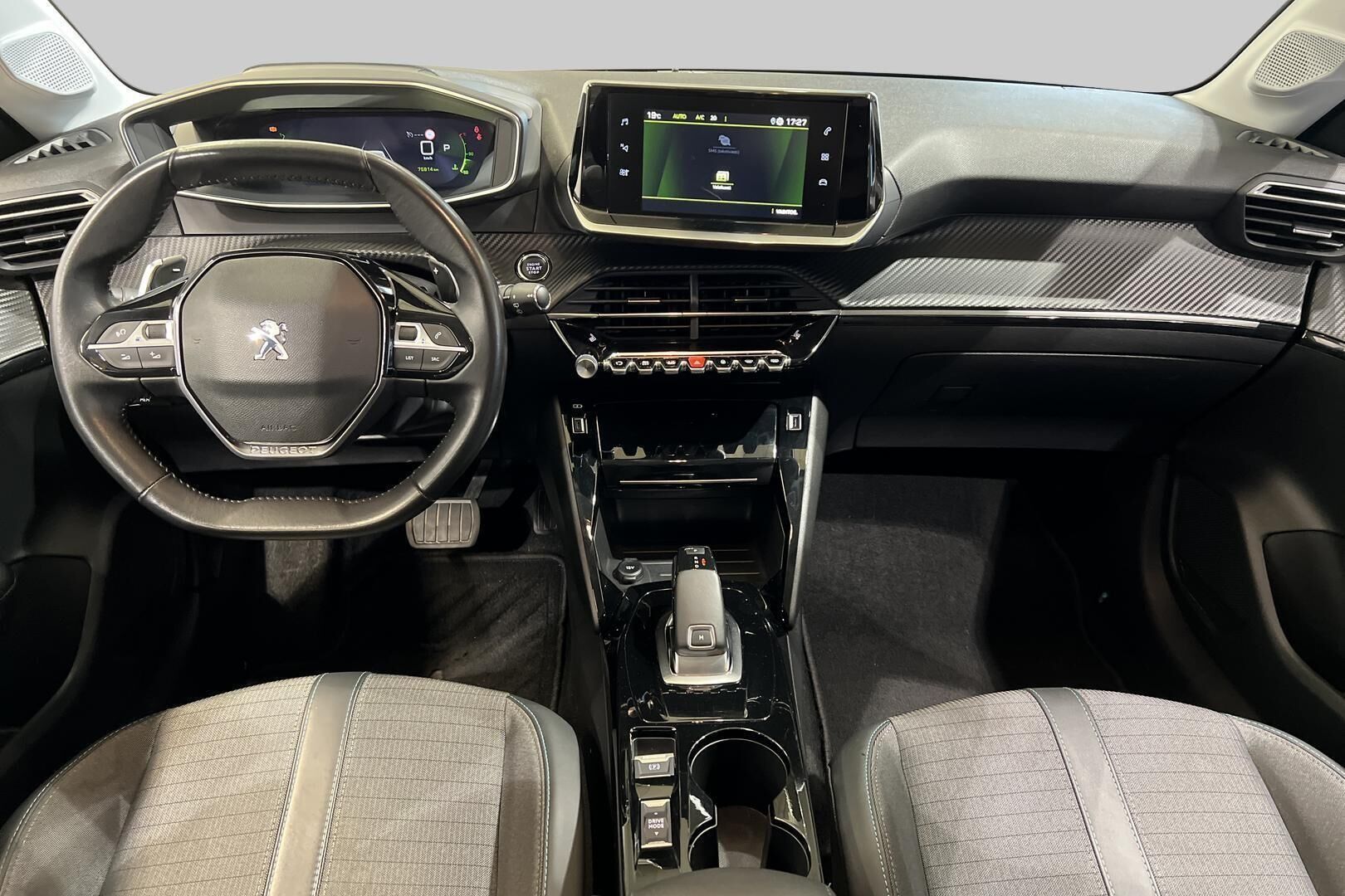 Peugeot 208 iso kuva 10