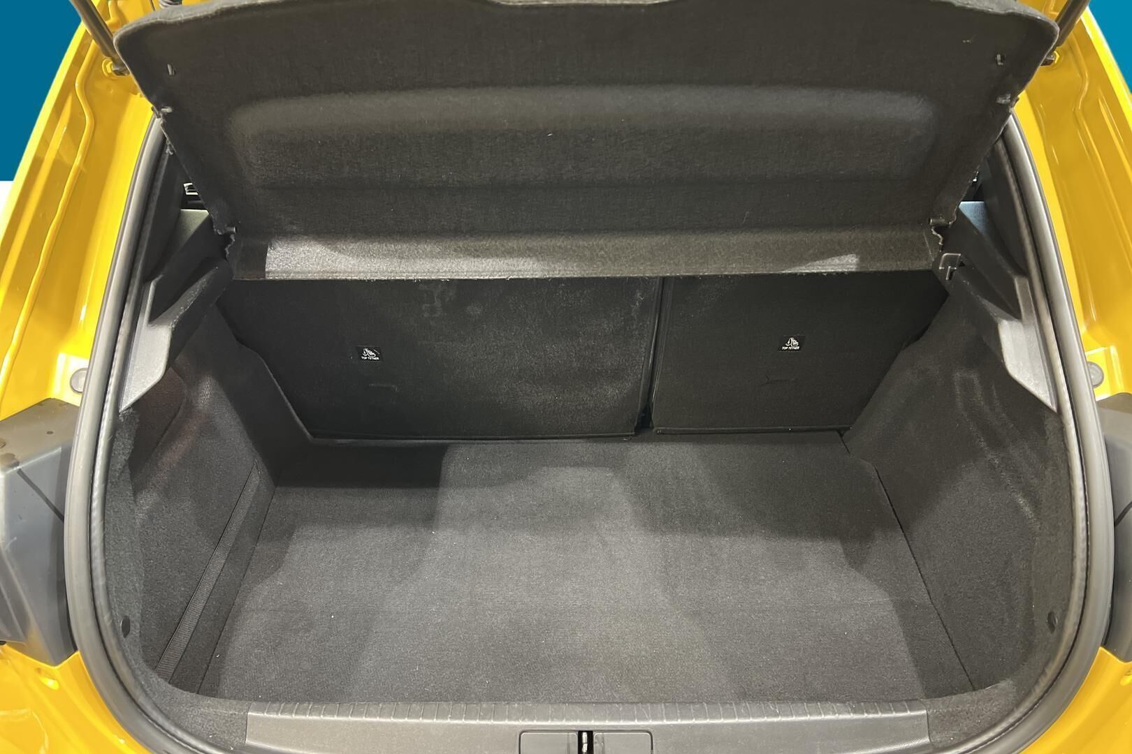 Peugeot 208 iso kuva 11