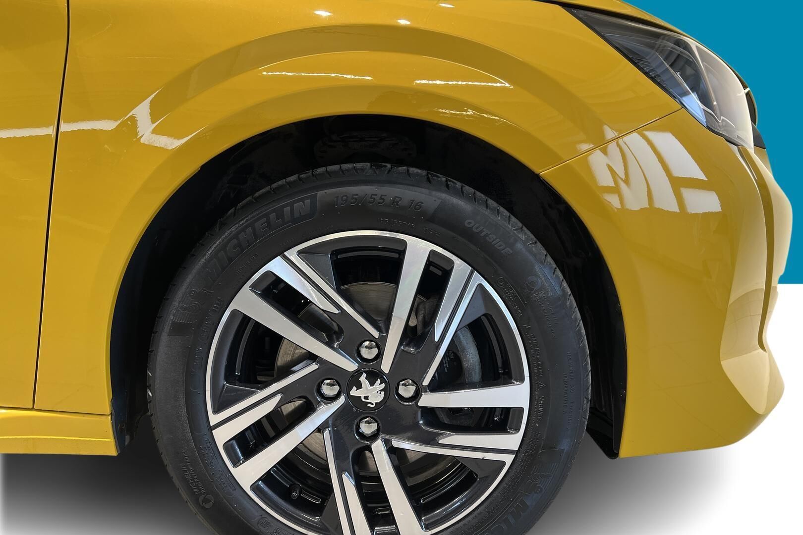 Peugeot 208 iso kuva 12
