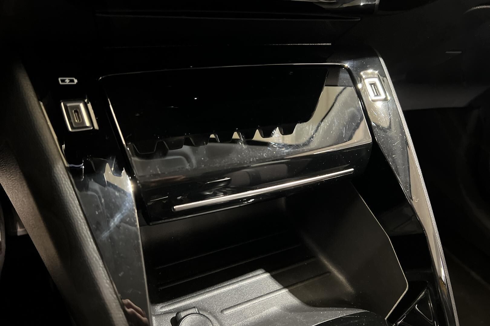 Peugeot 208 iso kuva 17