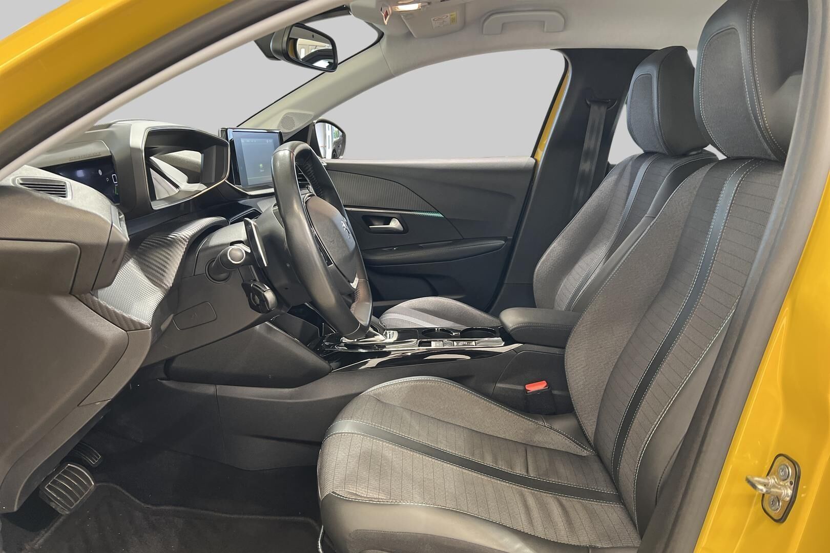 Peugeot 208 iso kuva 8